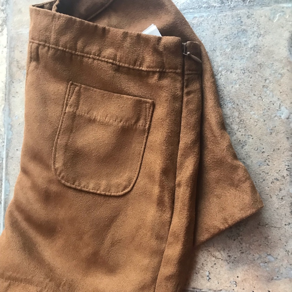 Shorts - Picture 3 of 4